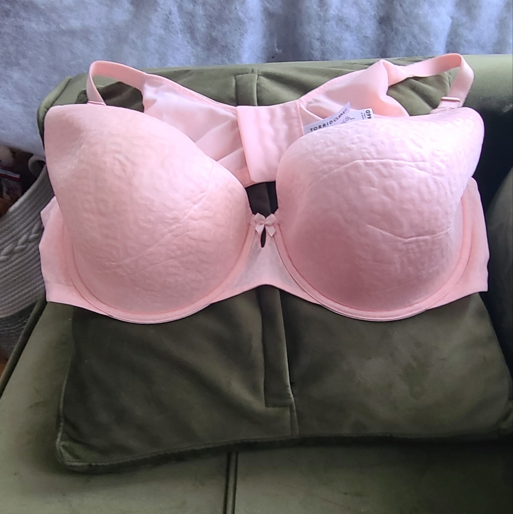 BNWT Torrid Curve tshirt bra 46D